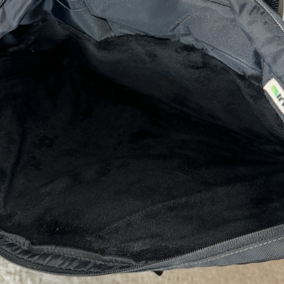 Incase - Compass Brief Case and Laptop Case - Picture 10 of 10